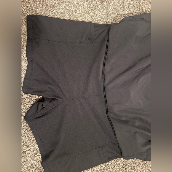 Black tennis skirt - Picture 2 of 3